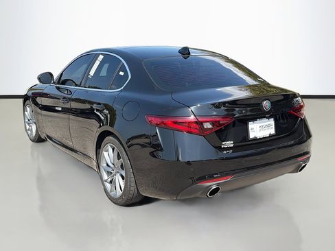 Used 2021 Alfa Romeo Giulia Sprint w/ Sun & Sound Package image 5