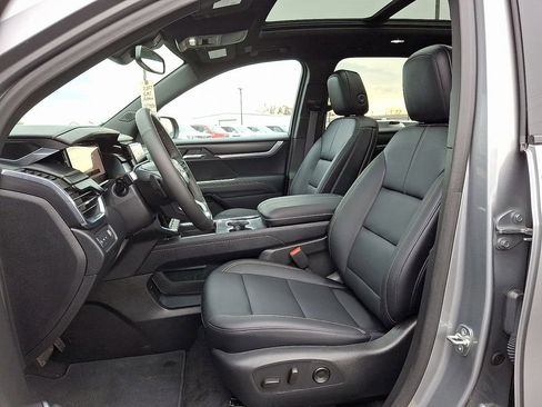 Used 2025 GMC Acadia Elevation w/ Elevation Premium Package image 15