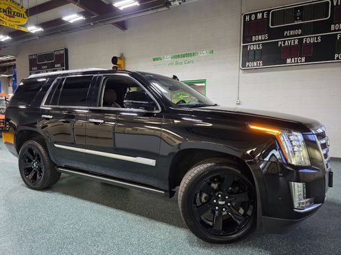 Used 2019 Cadillac Escalade Premium Luxury image 14