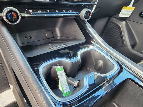 New 2025 Chevrolet Traverse LT image 15