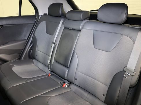 Used 2024 Kia Niro EX image 11