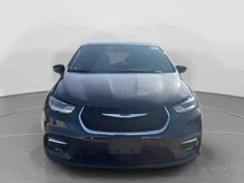 New 2026 Chrysler Pacifica Select image 4