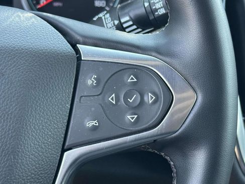 Used 2023 Chevrolet Traverse LT w/ Rear Camera Mirror Package AWD/4WD image 24