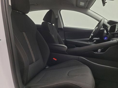 Used 2025 Hyundai Elantra SE w/ Cargo Package FWD image 21