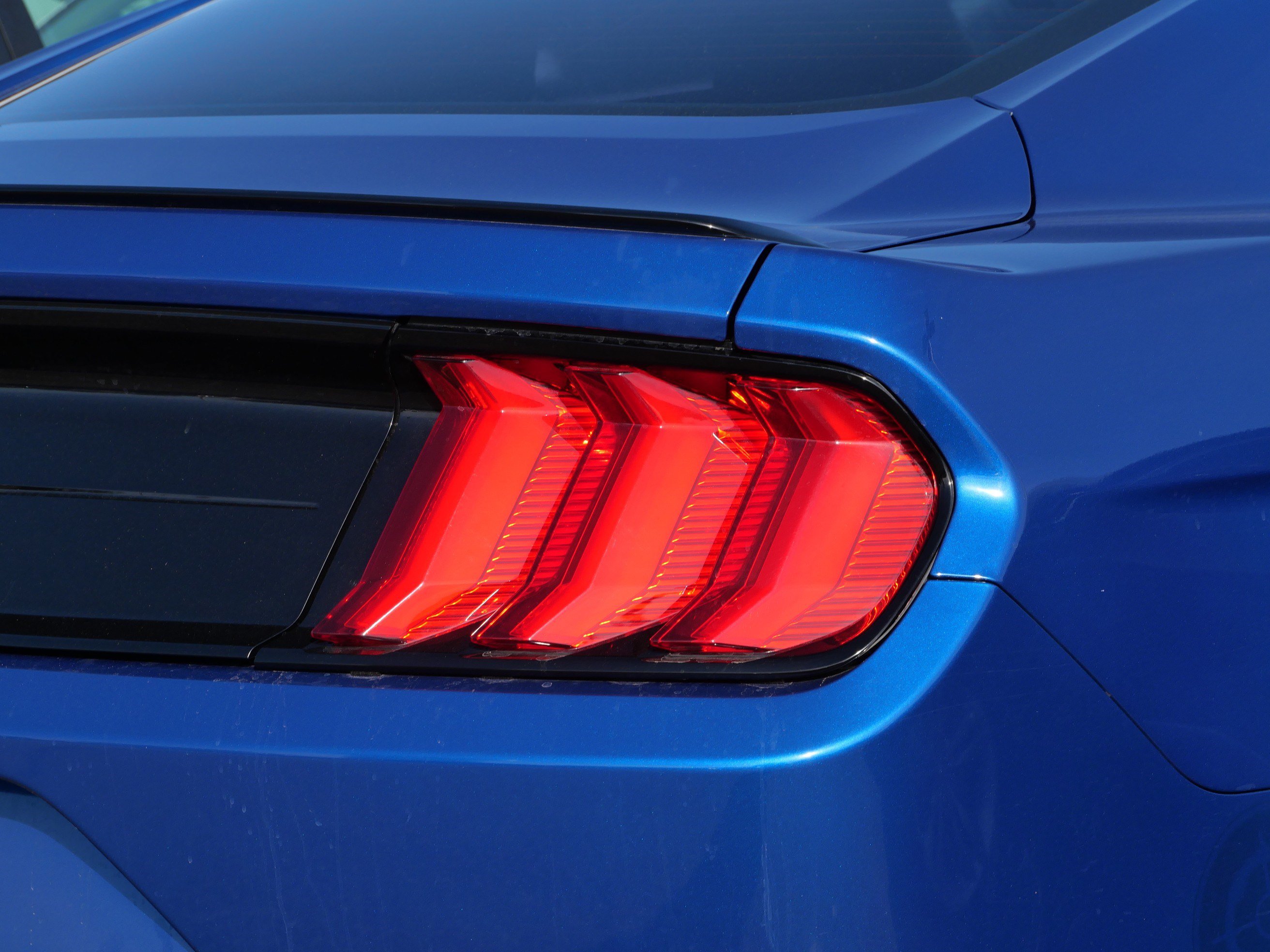 Used 2018 Ford Mustang Coupe w/ Black Accent Package RWD image 8