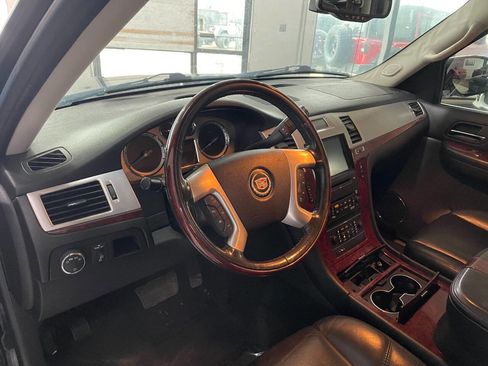 Used 2009 Cadillac Escalade EXT image 17