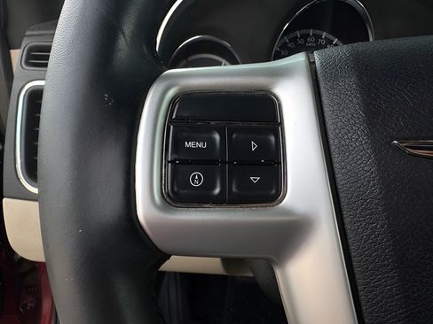Used 2011 Chrysler 200 Touring FWD image 18