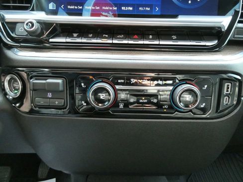 Certified 2024 Chevrolet Silverado 2500 LT w/ Z71 Sport Edition image 27