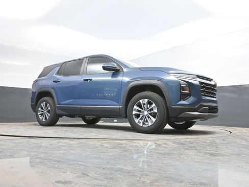 Used 2025 Chevrolet Equinox LT FWD image 31