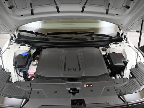 New 2025 Hyundai Ioniq 5 SEL image 10