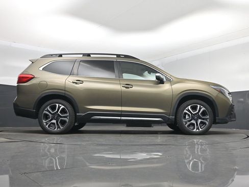 Used 2023 Subaru Ascent Limited w/ Technology Package AWD/4WD image 16