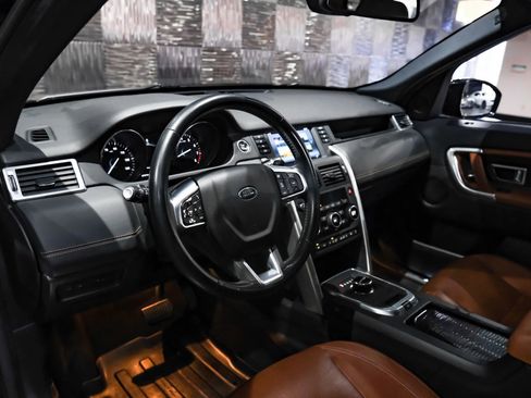 Used 2017 Land Rover Discovery Sport HSE Luxury image 3