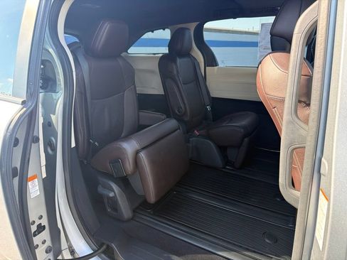 Used 2024 Toyota Sienna Platinum FWD image 25