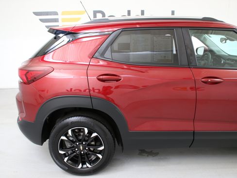 Certified 2023 Chevrolet TrailBlazer LT w/ Convenience Package FWD image 9