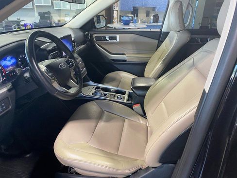 Used 2020 Ford Explorer XLT w/ Equipment Group 202A AWD/4WD image 15
