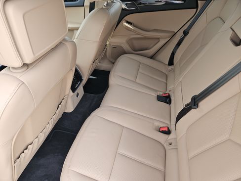 Certified 2026 Porsche Macan AWD/4WD image 28