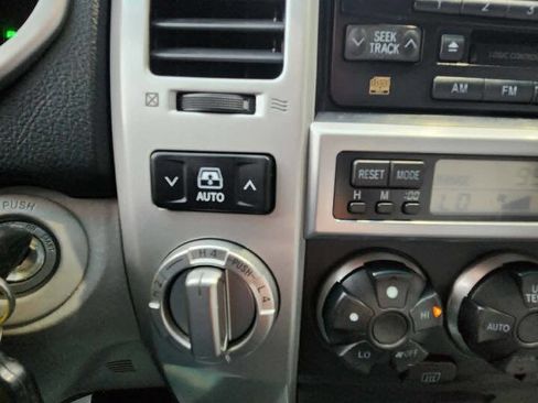 Used 2005 Toyota 4Runner SR5 AWD/4WD image 28