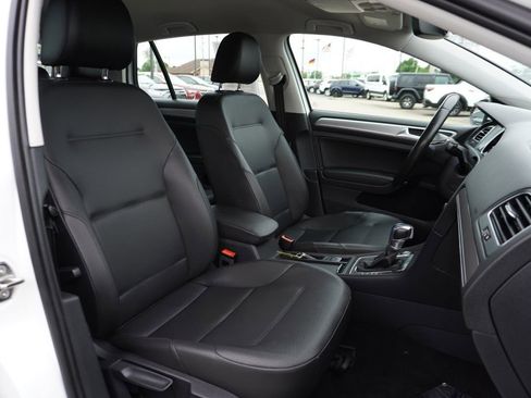Used 2016 Volkswagen e-Golf SEL Premium w/ Driver Assistance Package FWD image 29