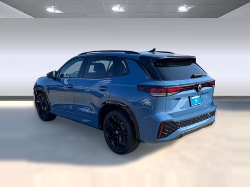 New 2026 Volkswagen Tiguan SE R-Line image 3