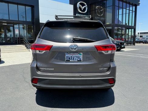 Used 2018 Toyota Highlander Plus w/ Preferred Accessory Package AWD/4WD image 12