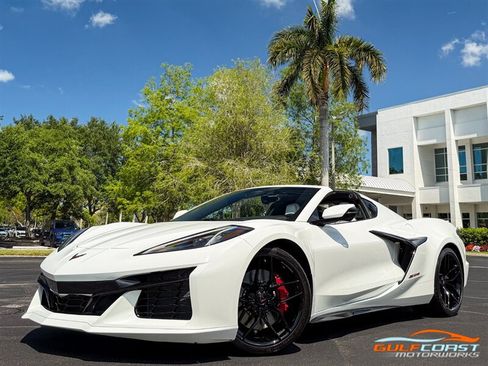 Used 2025 Chevrolet Corvette Z06 RWD image 10