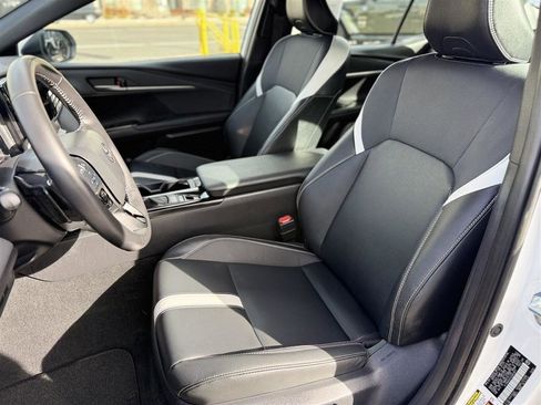 Used 2025 Toyota Camry SE image 21