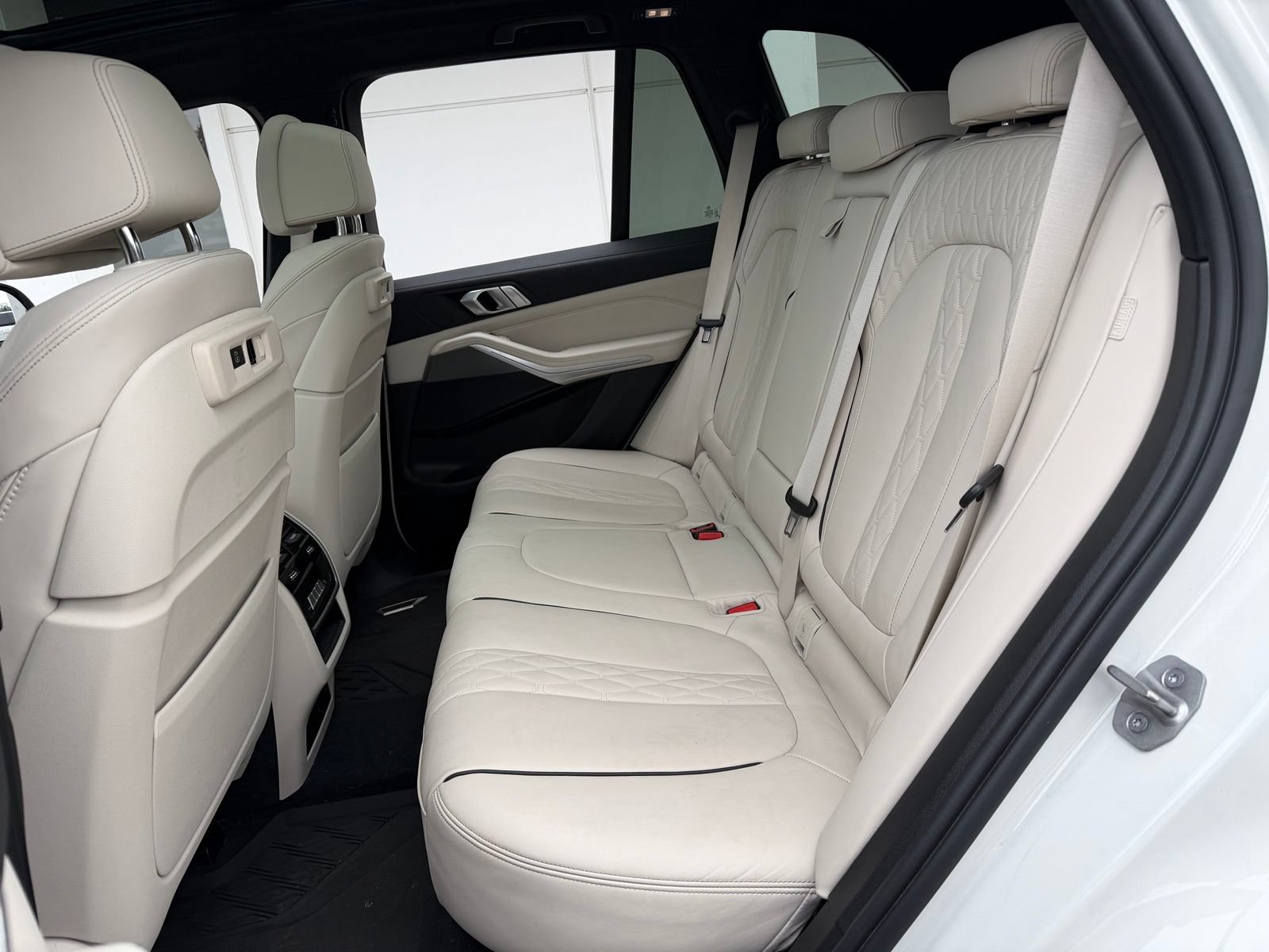 Used 2023 BMW X5 xDrive40i w/ M Sport Package AWD/4WD image 17
