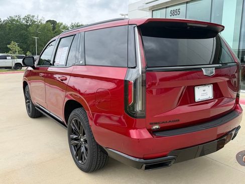 Used 2024 Cadillac Escalade Sport Platinum w/ LPO, ONYX Package AWD/4WD image 3