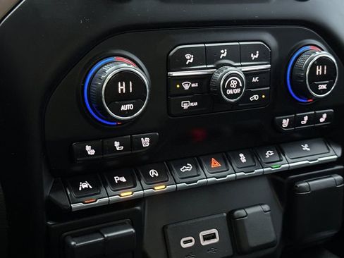 Used 2021 Chevrolet Silverado 1500 High Country w/ Technology Package image 20