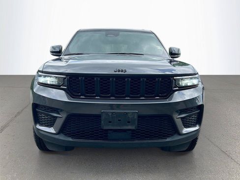 Used 2024 Jeep Grand Cherokee Altitude AWD/4WD image 9