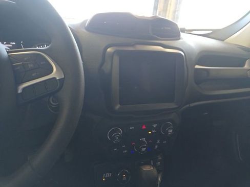 Used 2023 Jeep Renegade Latitude AWD/4WD image 16