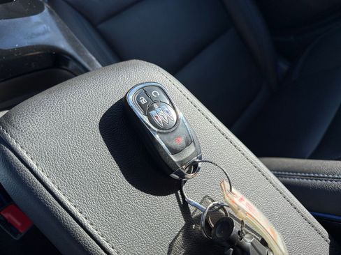 Used 2025 Buick Envista Sport Touring image 22