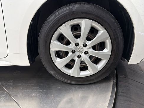 Used 2020 Toyota Corolla LE image 9