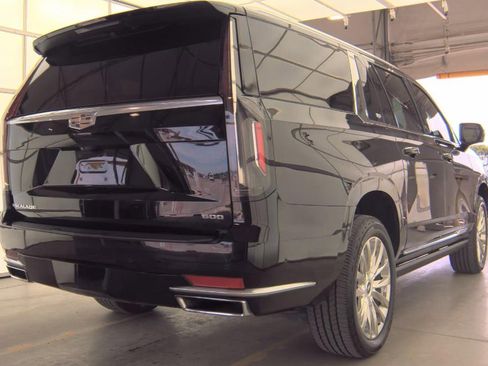 Used 2021 Cadillac Escalade ESV Premium Luxury w/ Driver Assist Tech Package AWD/4WD image 3