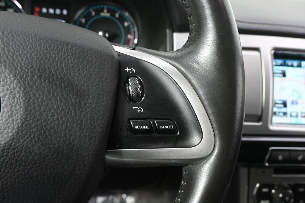 Used 2014 Jaguar XF Supercharged RWD image 34