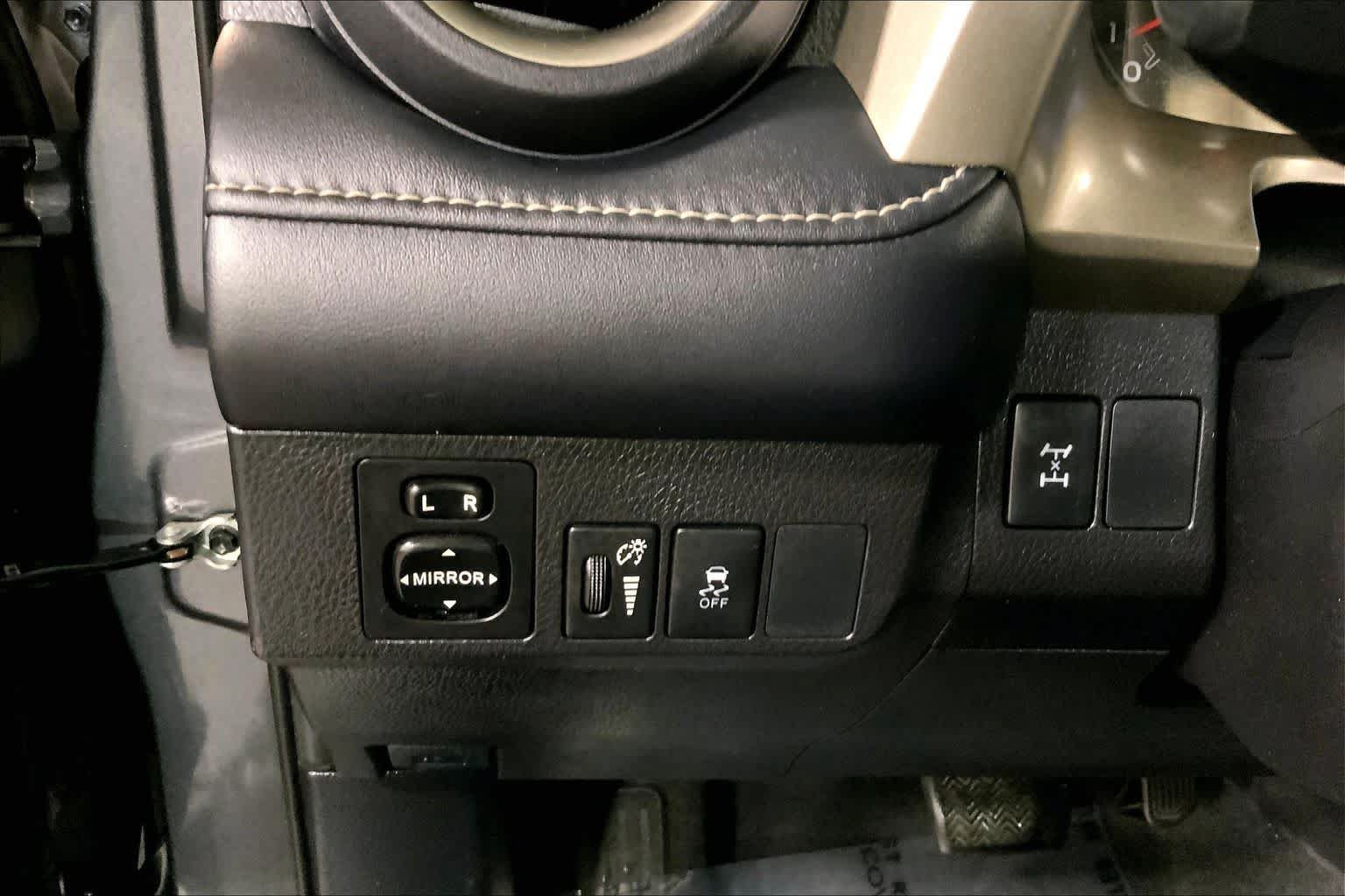 Used 2014 Toyota RAV4 XLE AWD/4WD image 35