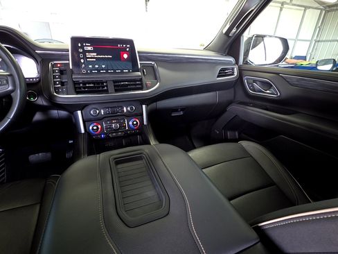 Used 2023 GMC Yukon XL SLT w/ SLT Premium Package image 14