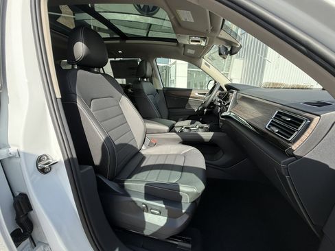 Used 2025 Volkswagen Atlas SEL image 28