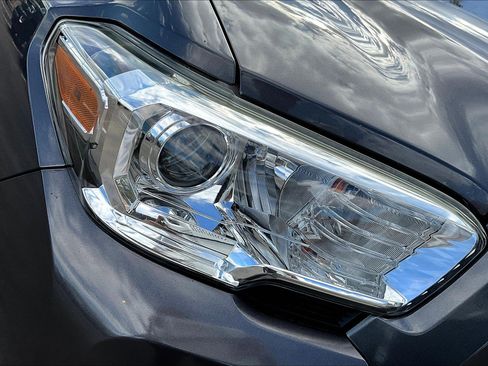 Used 2019 Toyota Tacoma SR5 image 28