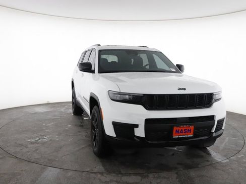 Used 2025 Jeep Grand Cherokee L Altitude AWD/4WD image 3