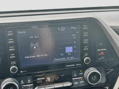 Used 2022 Toyota Highlander LE FWD image 19