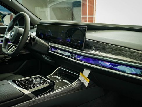 New 2026 BMW 740i xDrive w/ Executive Package image 27