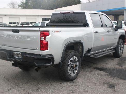 Used 2022 Chevrolet Silverado 2500 Custom w/ Custom Convenience Package image 7