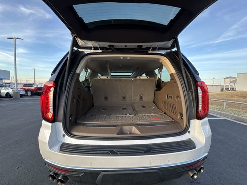 Used 2021 GMC Yukon XL Denali w/ Denali Premium Package image 25