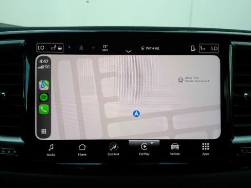 Used 2025 Chrysler Pacifica Select image 10