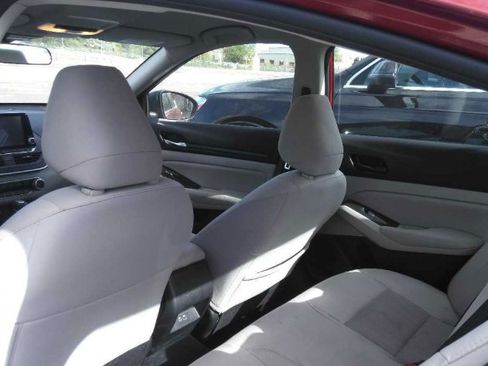 Used 2025 Nissan Altima 2.5 SV FWD image 5