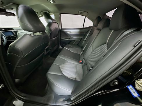 Used 2020 Toyota Camry SE image 25