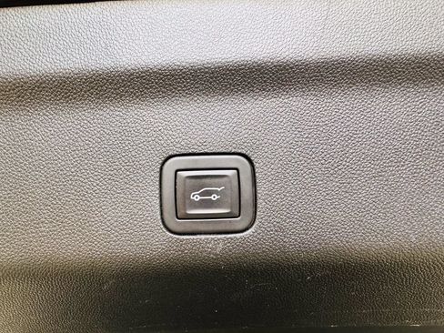 Used 2025 Chevrolet Tahoe Z71 AWD/4WD image 27