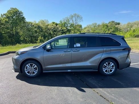 New 2026 Toyota Sienna XLE AWD/4WD image 6