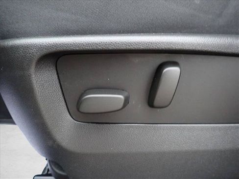 Used 2023 Buick Envision Essence AWD/4WD image 13